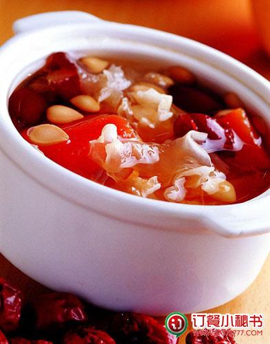 银耳红枣汤--美容养颜的甜品